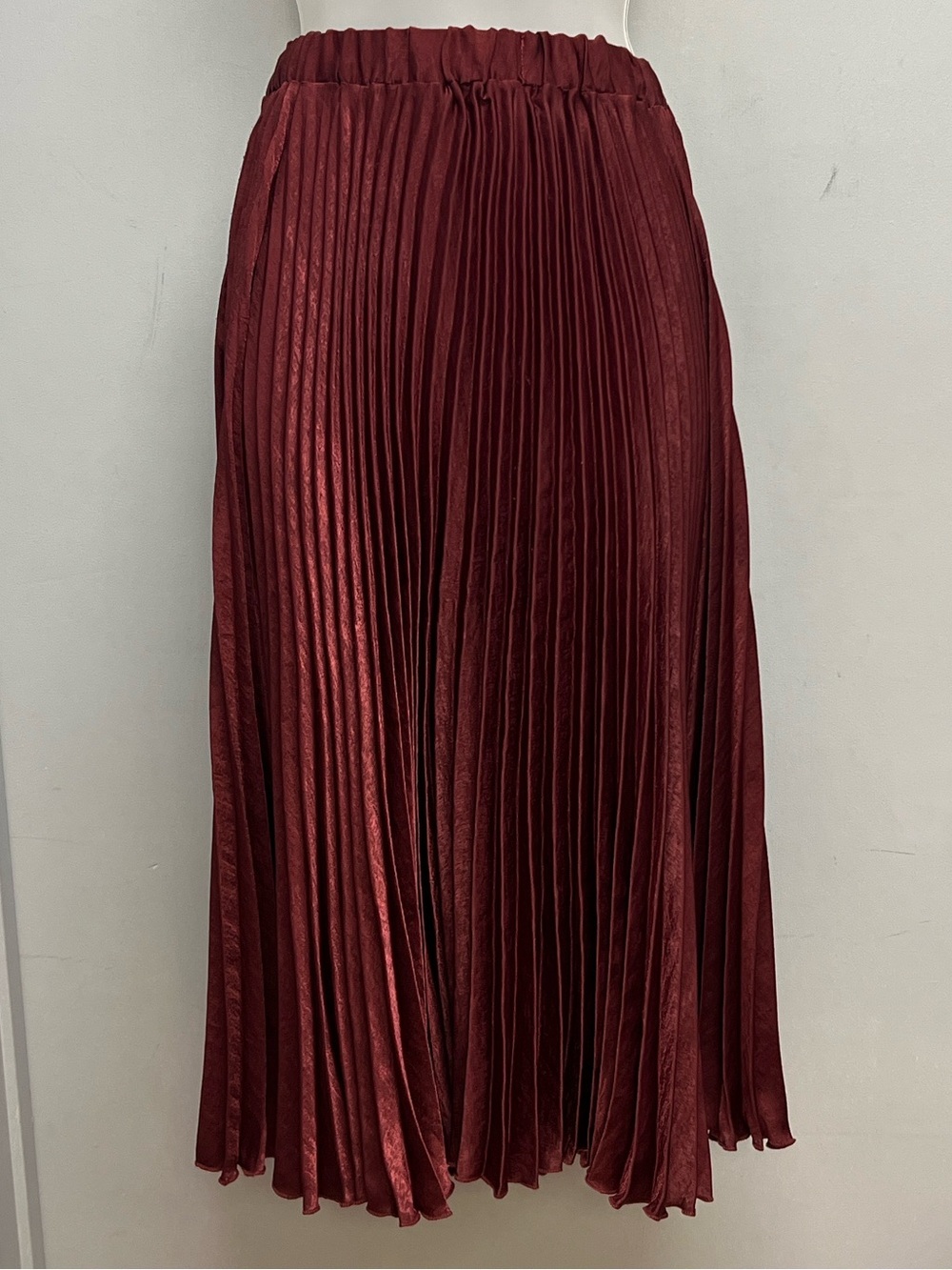 Böhme Burgundy Pleated Satin Midi Skirt Size Medium